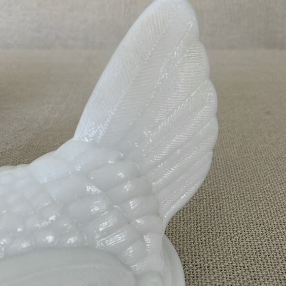 Westmoreland Milk Glass Hen on Bowl - Picture 6 of 9